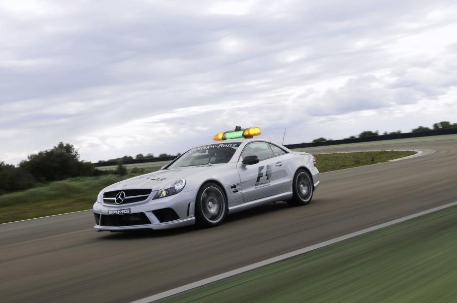  Mercedes-Benz SL63 AMG F1 Safety Car 2009 года  (фото 23 из 33)